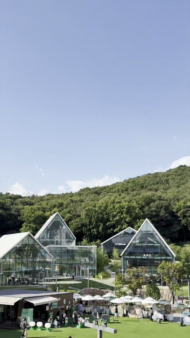 Lotte Outlet: Mountain Views And Shopping