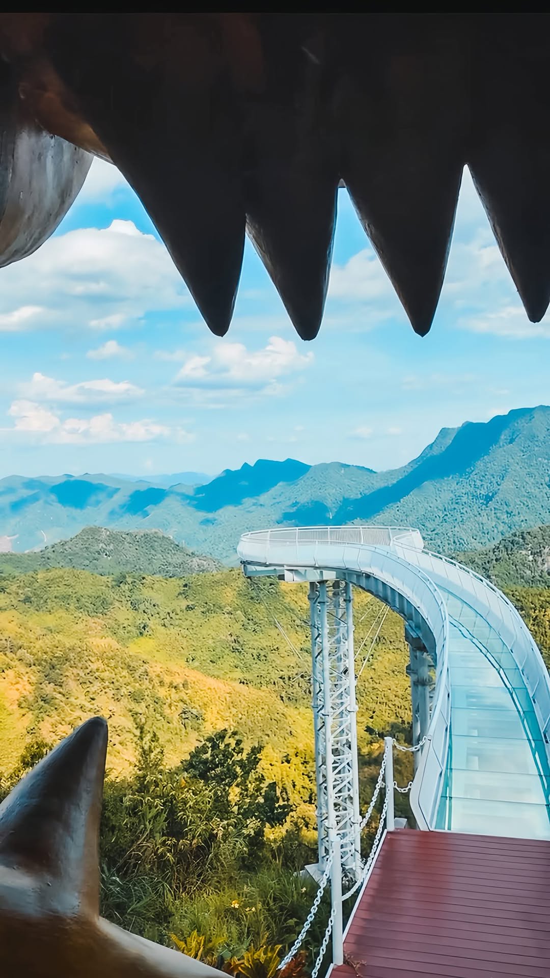 Dong Giang Gate of Heaven Offers Nature and Culture