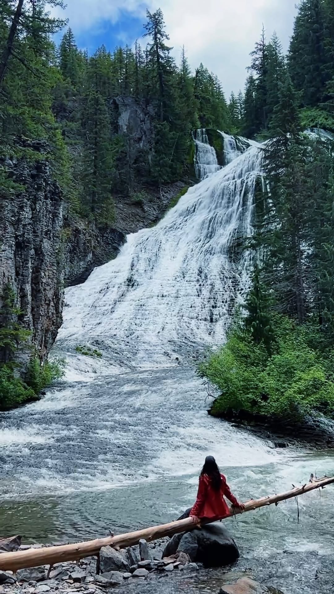 Washington's Majestic Waterfalls And Wilderness Hikes