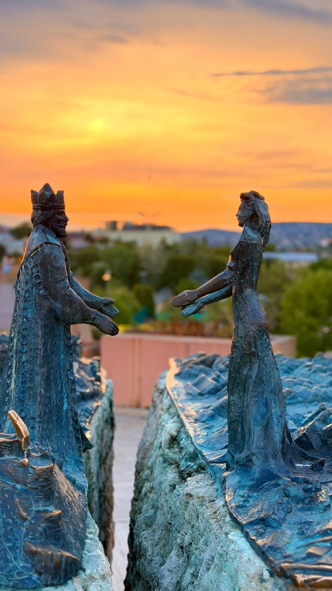 Budapest's Gellért Hill: A Monumental View