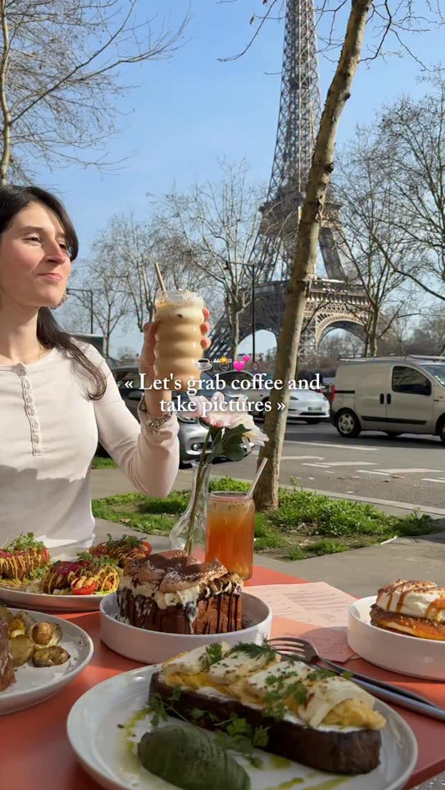 Riverose: A Paris Cafe for Coffee and Photos