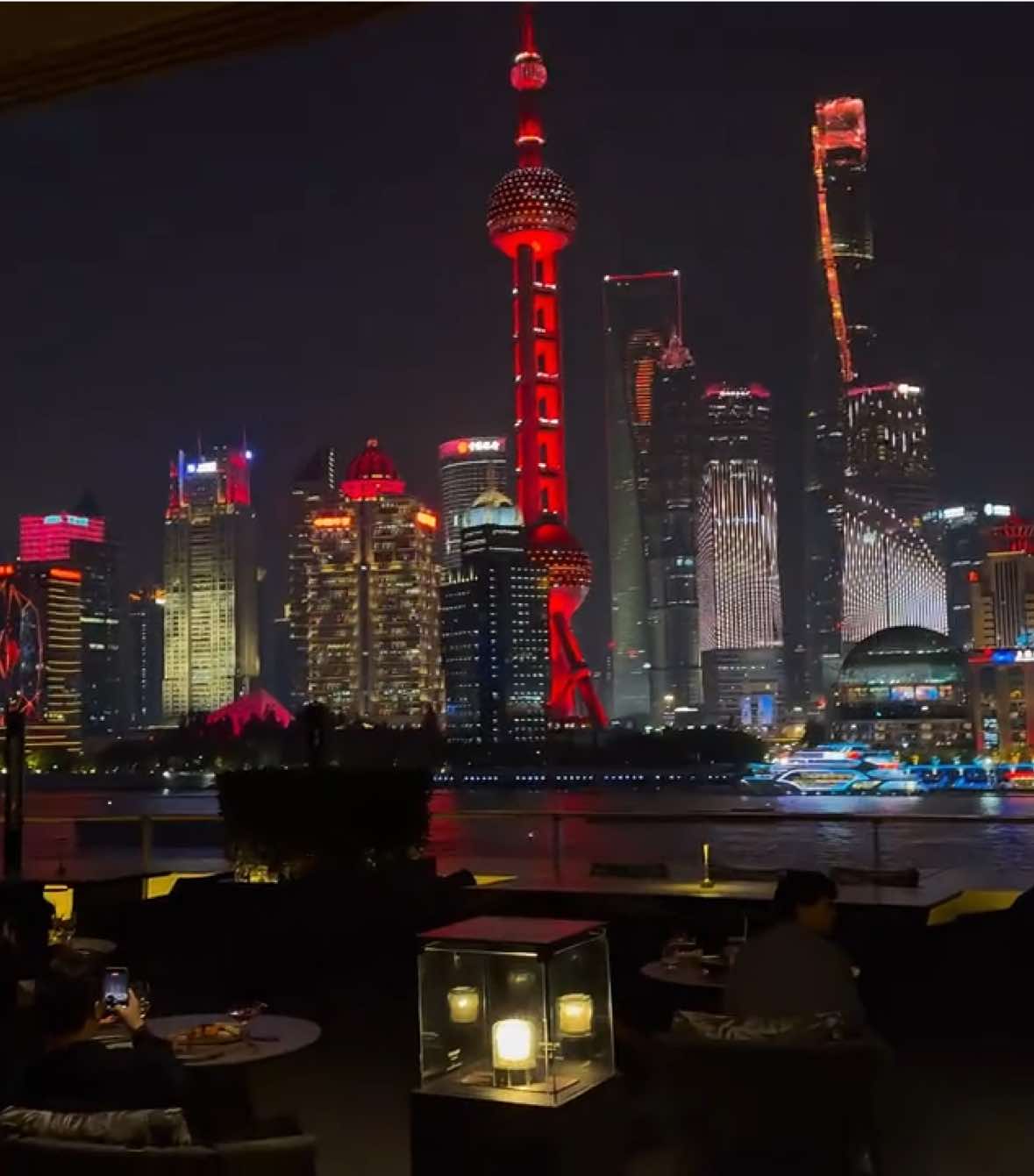Shanghai Hotel Offers Iconic Bund Views
