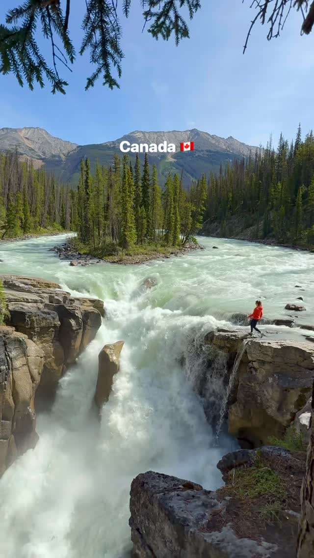 Iconic Canadian Rockies Lakes and Landscapes
