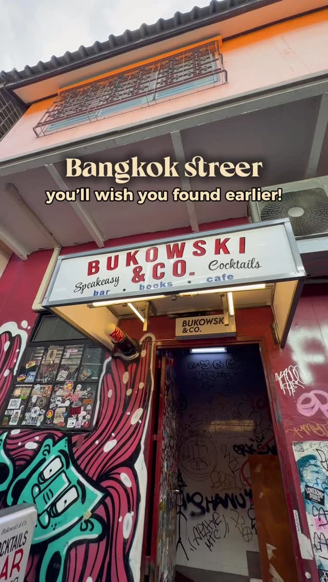 Bangkok Street's Cafes And Shops