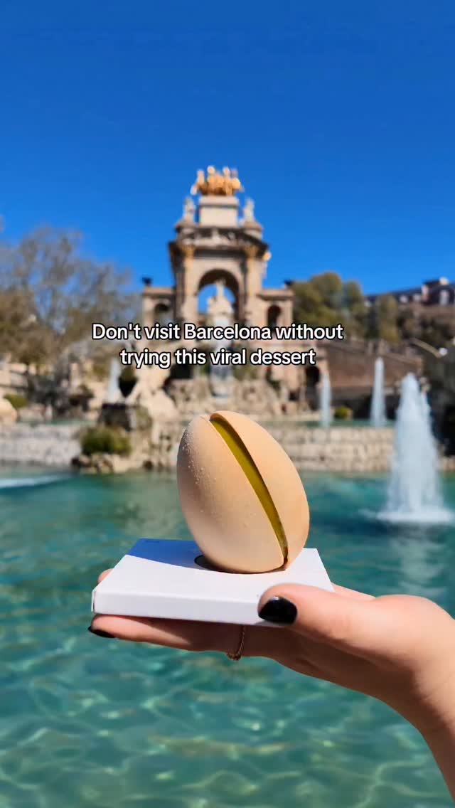 Viral Pistachio Dessert at El Born Pastry Shop