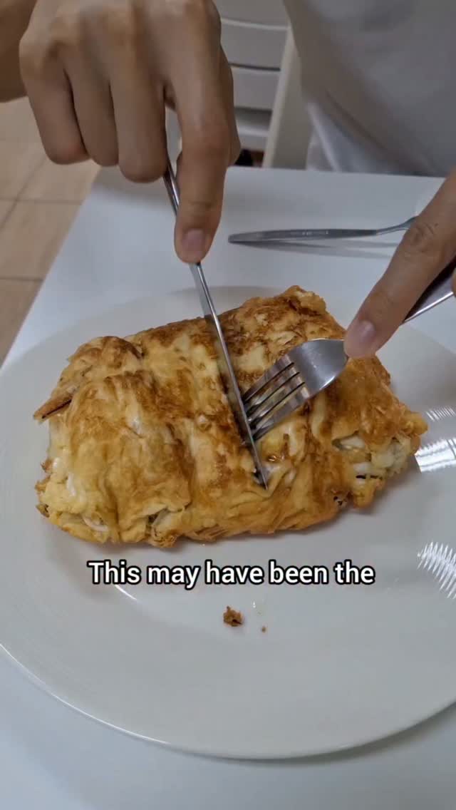 Michelin-Recognized Crab Omelette at Nhong Rim Klong