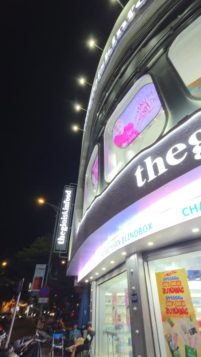 Da Nang Cosmetics Shop Offers Korean Skincare