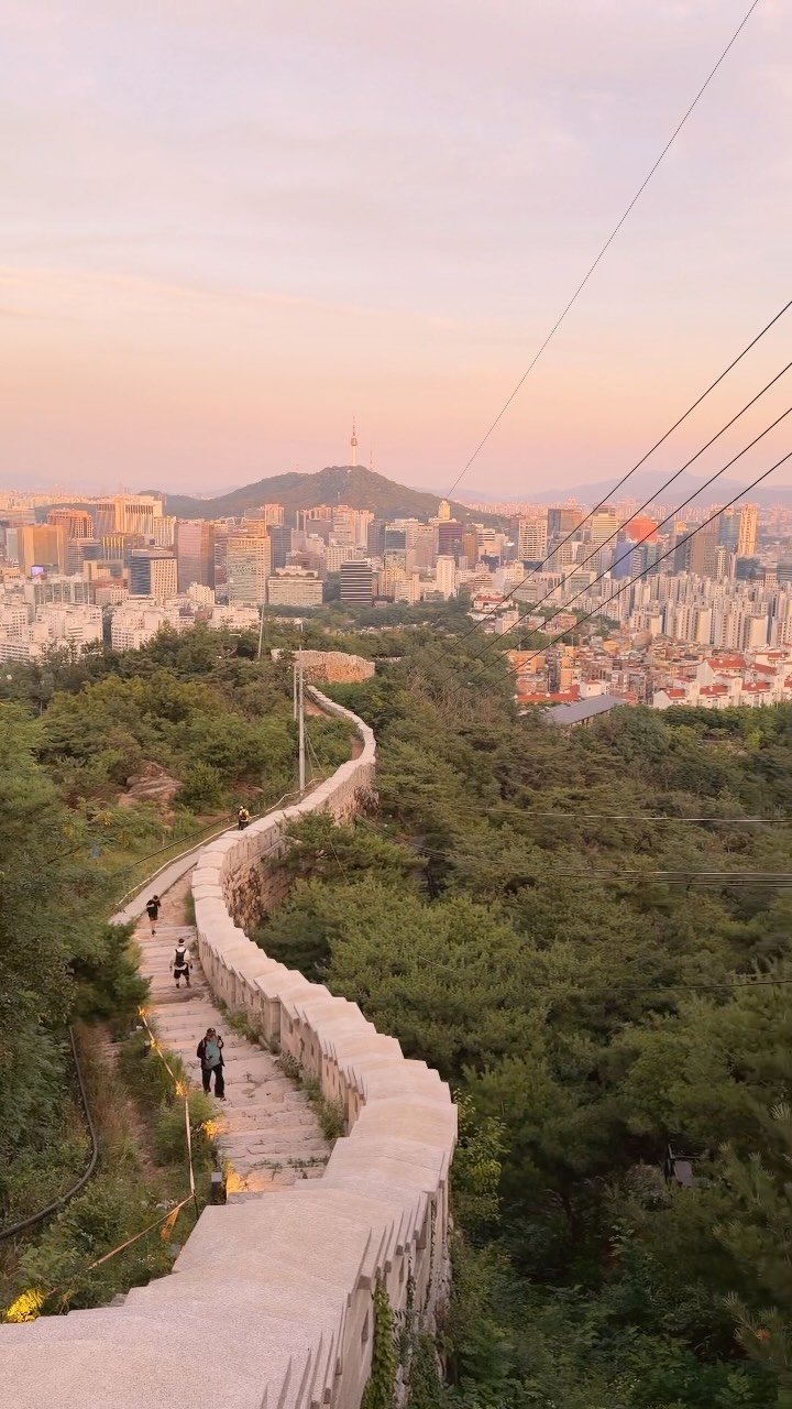 Inwangsan Mountain Park: Seoul's Accessible Sunset Hike