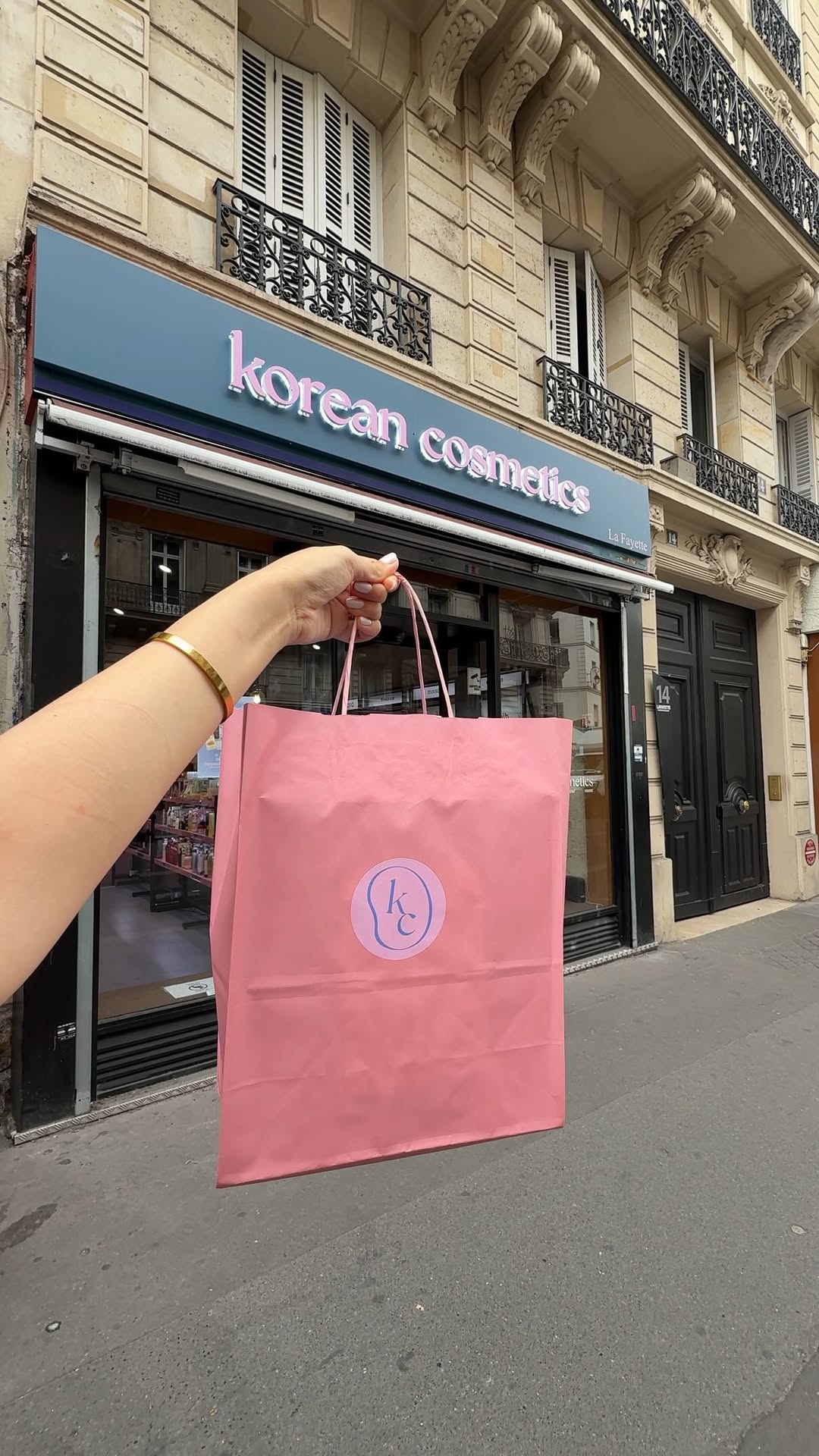 Paris Department Store Offers Lowest Price Guarantee