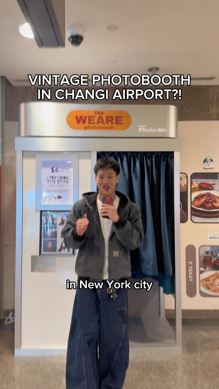 Changi Airport Terminal 2 Photo Booth