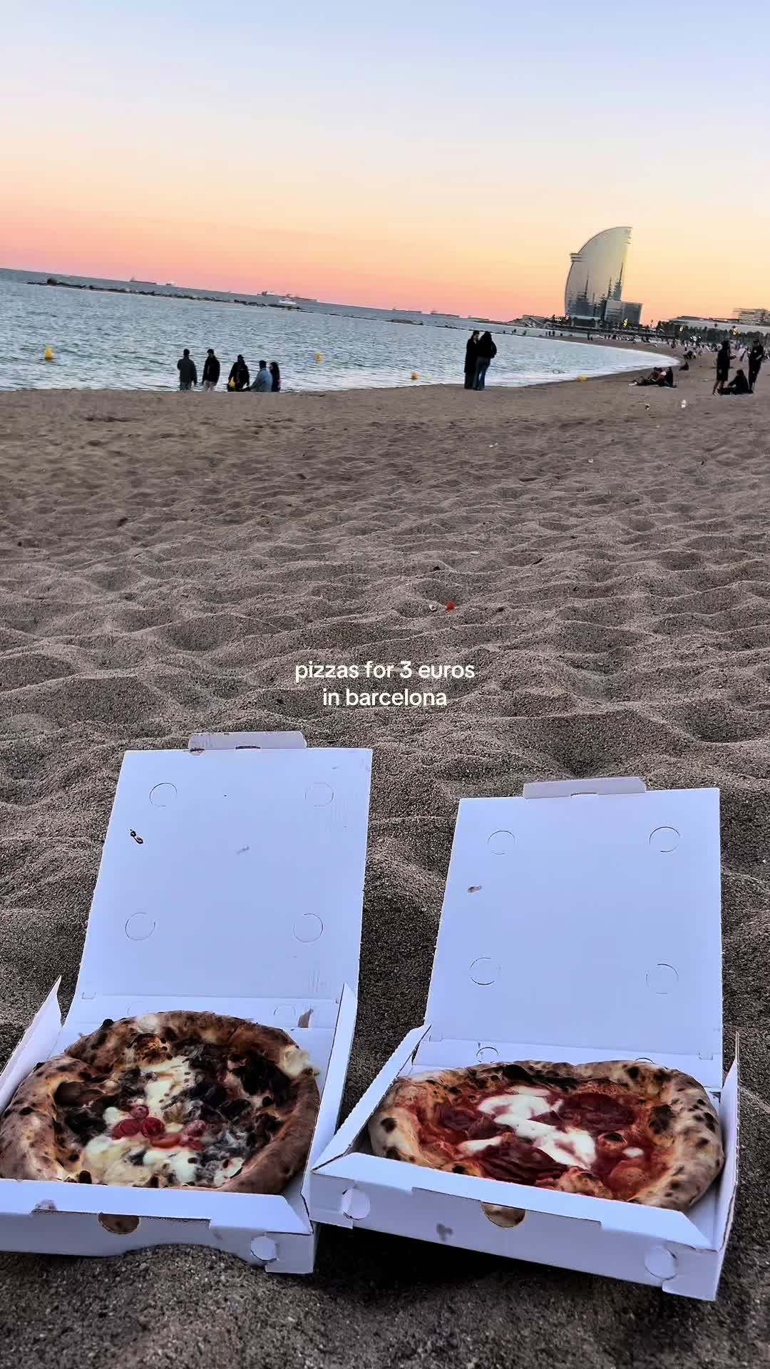 Beachside Pizzas At Barceloneta