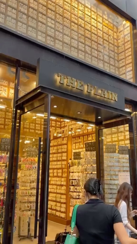 Seoul's The Plain: Jewelry Store's Unique Design