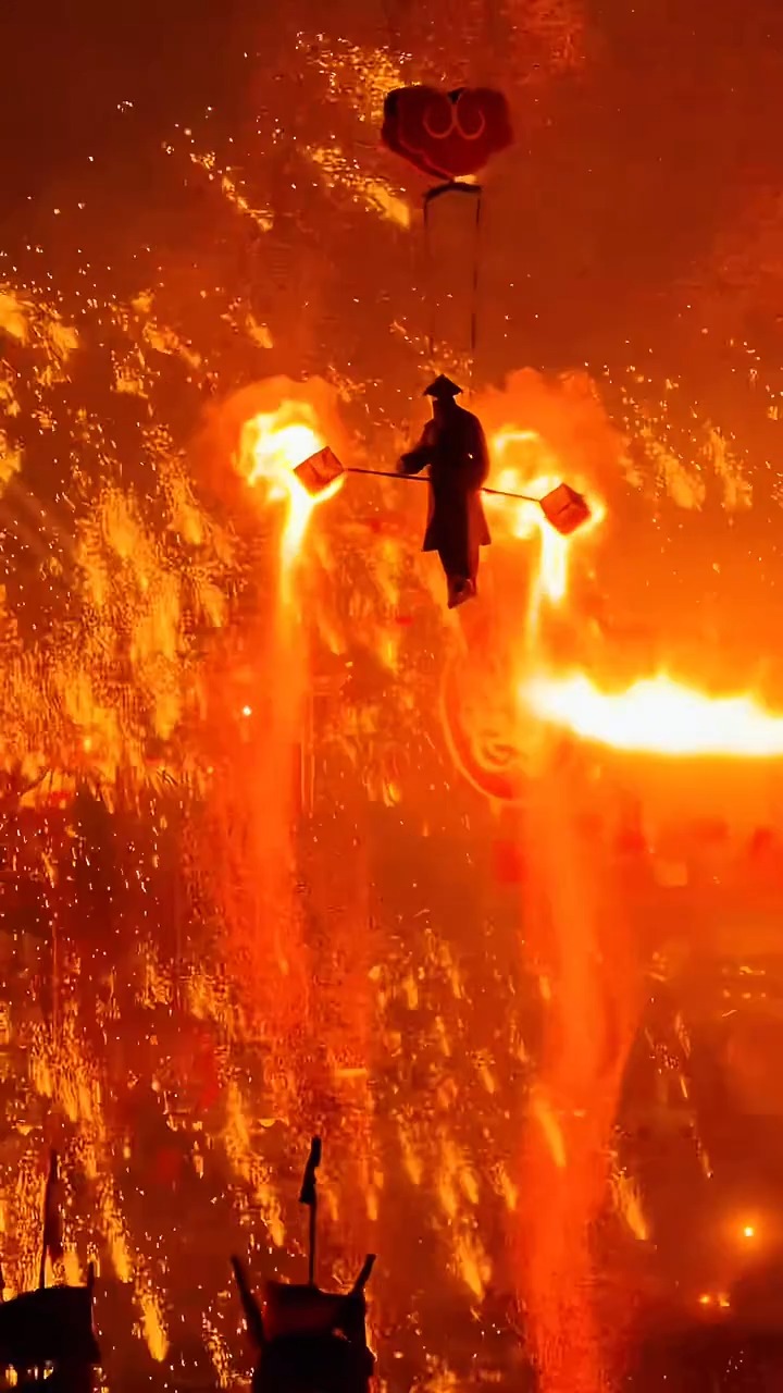 China's Dazzling Iron Flower Performance