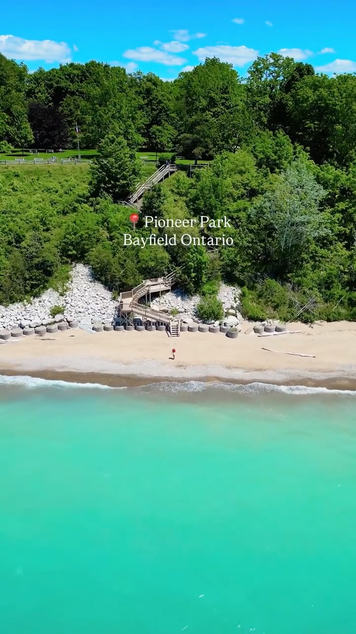 Ontario Parks and Motel with Turquoise Waters