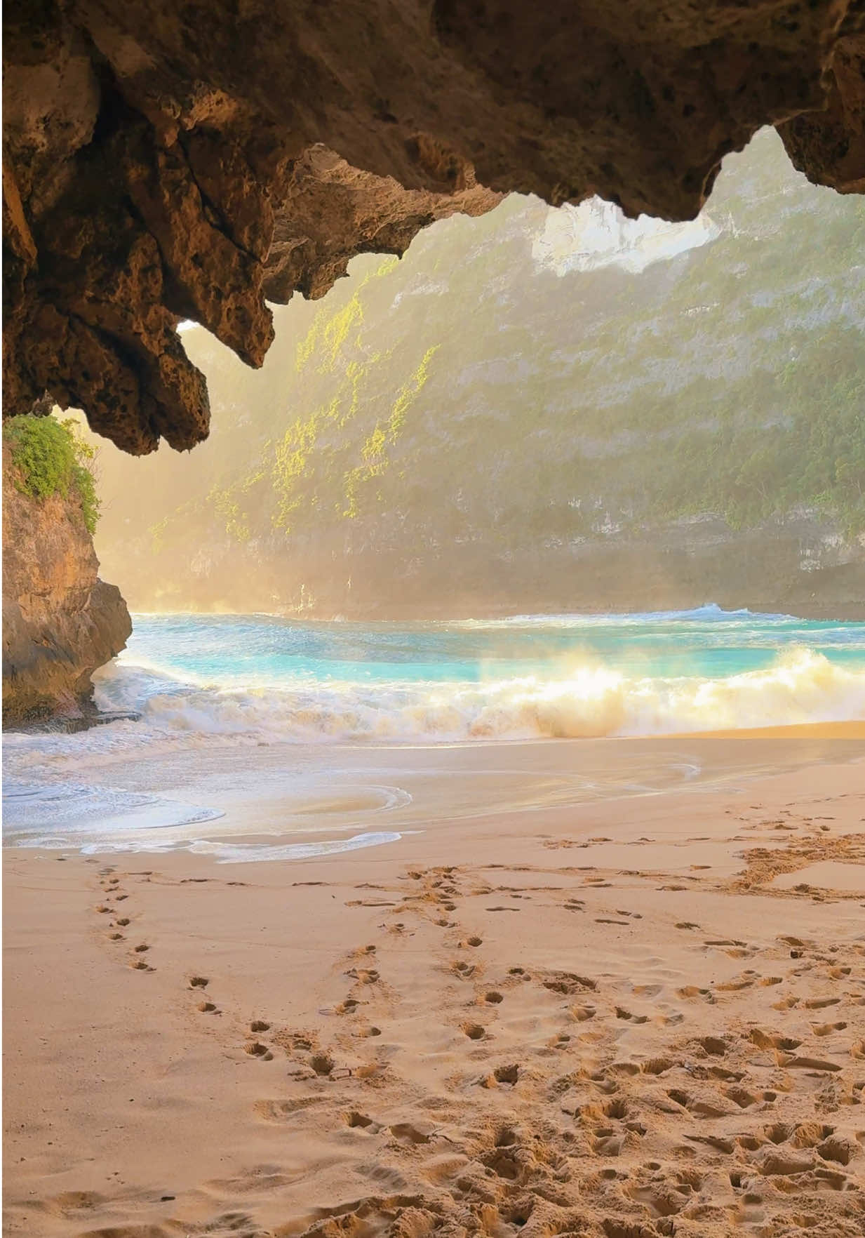 Kelingking Beach: A Stunning Indonesian Destination