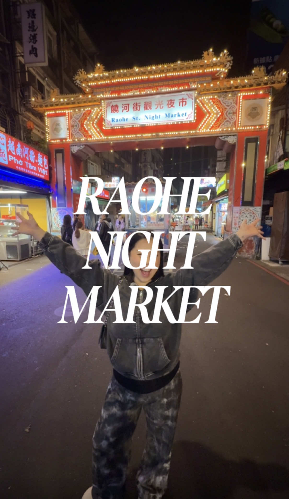 Raohe Street Night Market's Culinary Delights