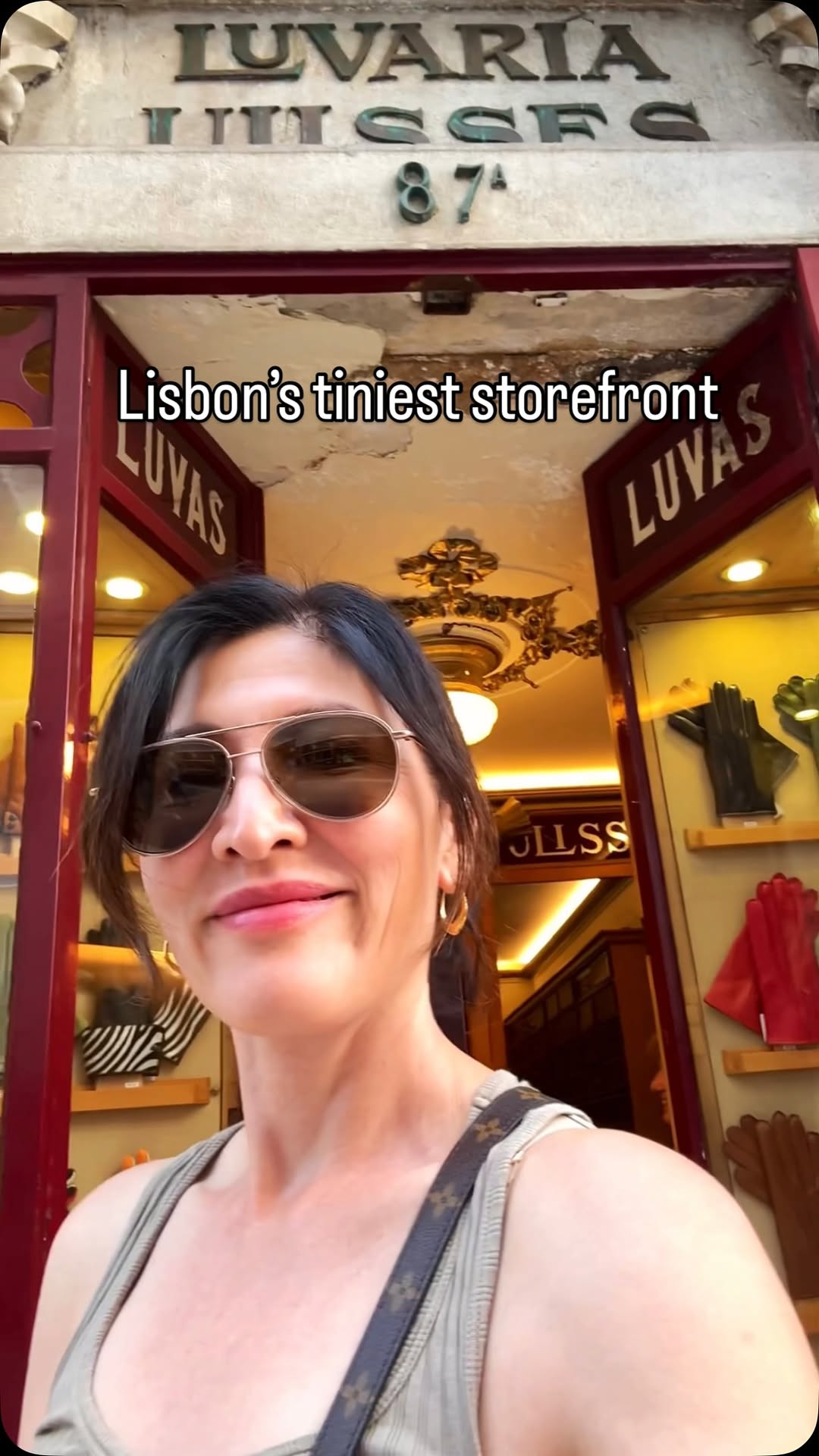 Luvaria Ulisses: A Timeless Glove-Fitting Experience