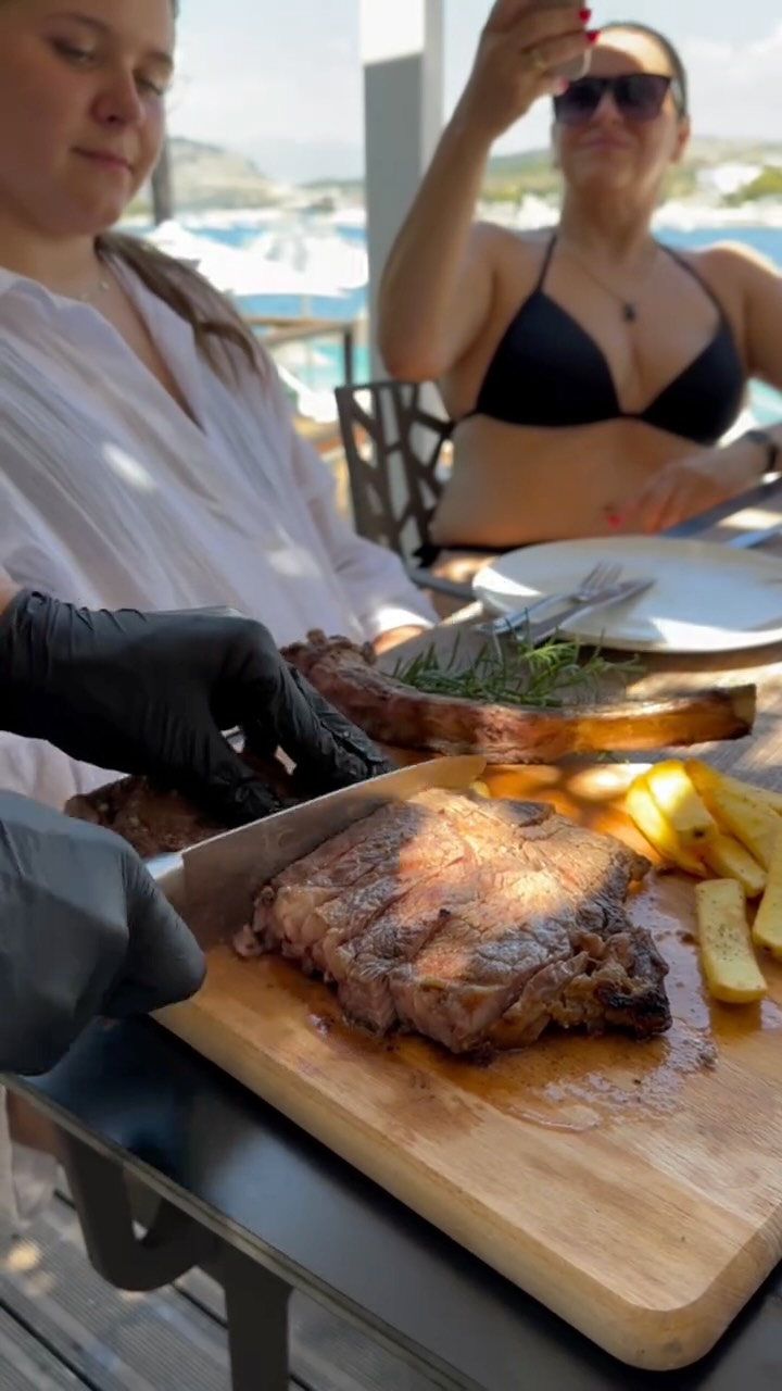 Ohana Beach Bar: Grilled Tomahawk With Sea Views