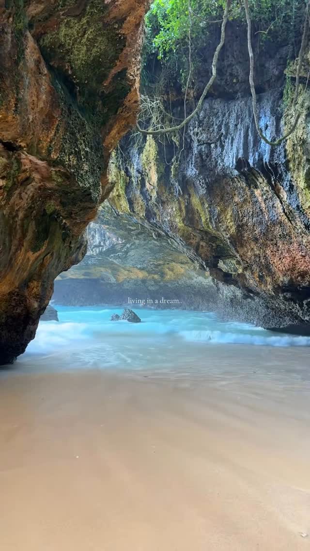 Bali's Cliffs, Beaches, and Uluwatu Temple Tour