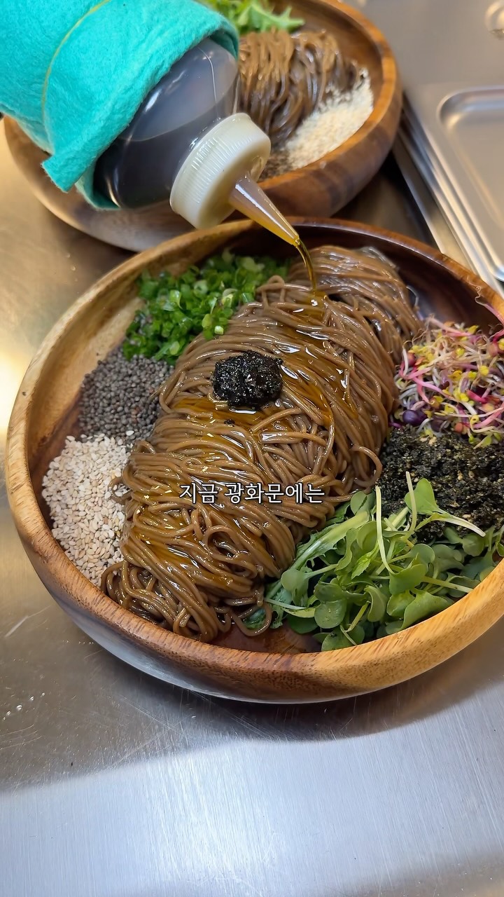 Gwanghwamun's Korean Master Chef Nengmyeon