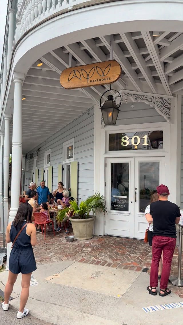 Ayu Bakehouse Sells Croissants and Crawssants
