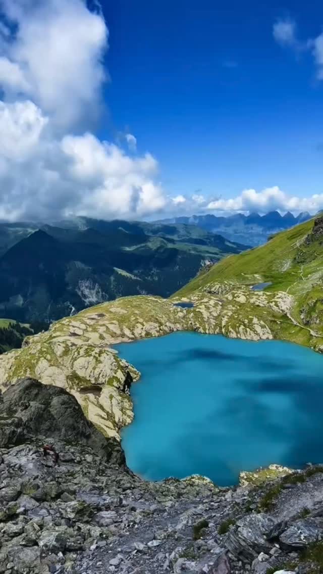 Alpine Lakes Hike With Mountain Views