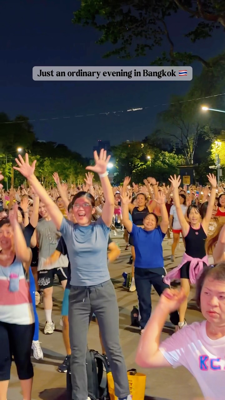 Bangkok's Lumphini Park Hosts Free Evening Dance Classes