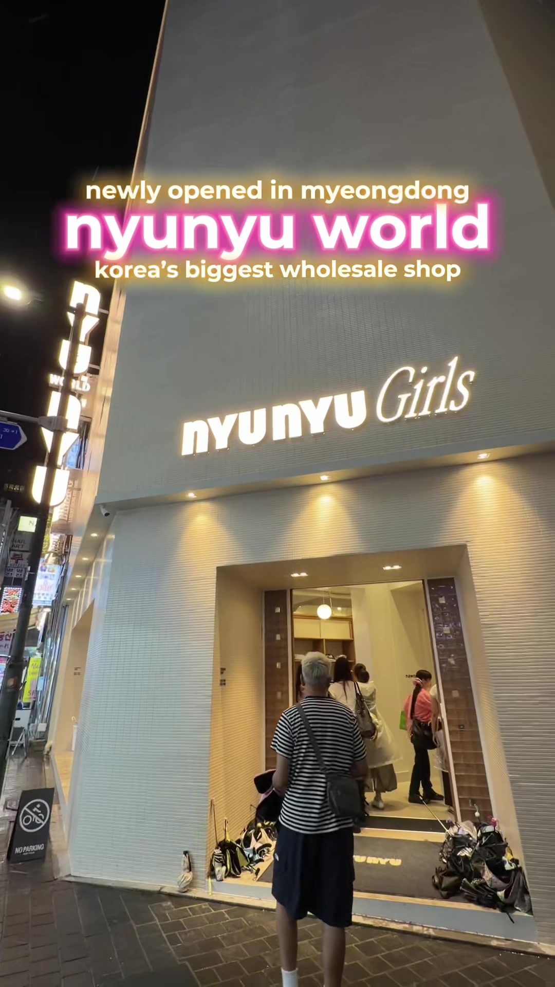 Myeongdong's Largest Wholesale Shop Nyunyu World