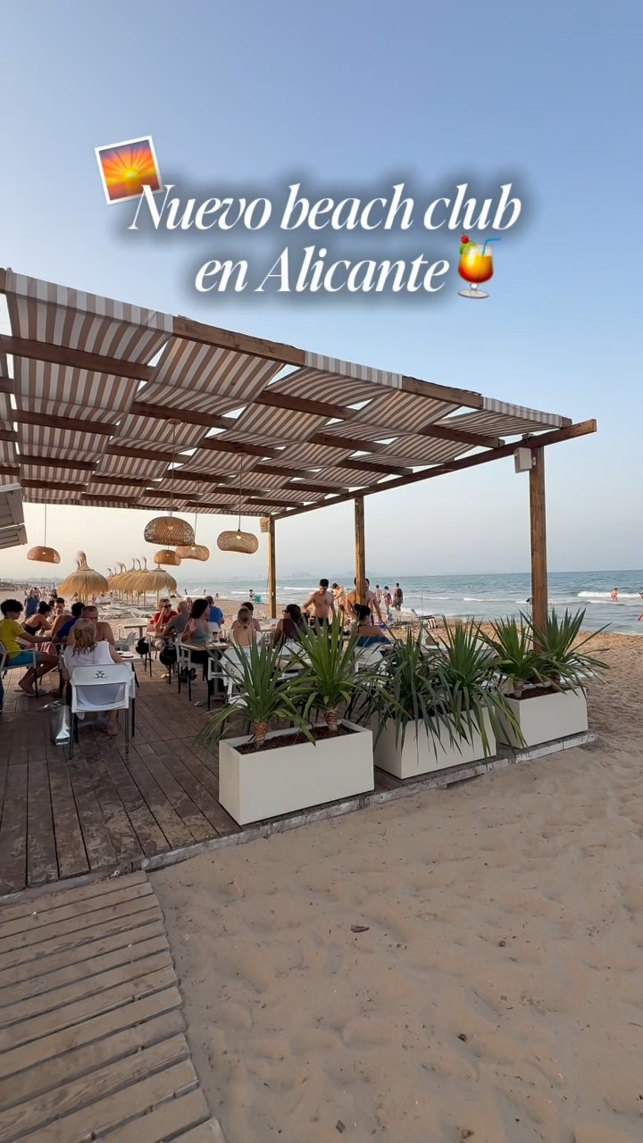 Beach Clubs Offer Seaside Dining In Alicante