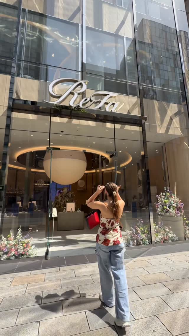 Department Store vs. Brand Store Shopping Experiences