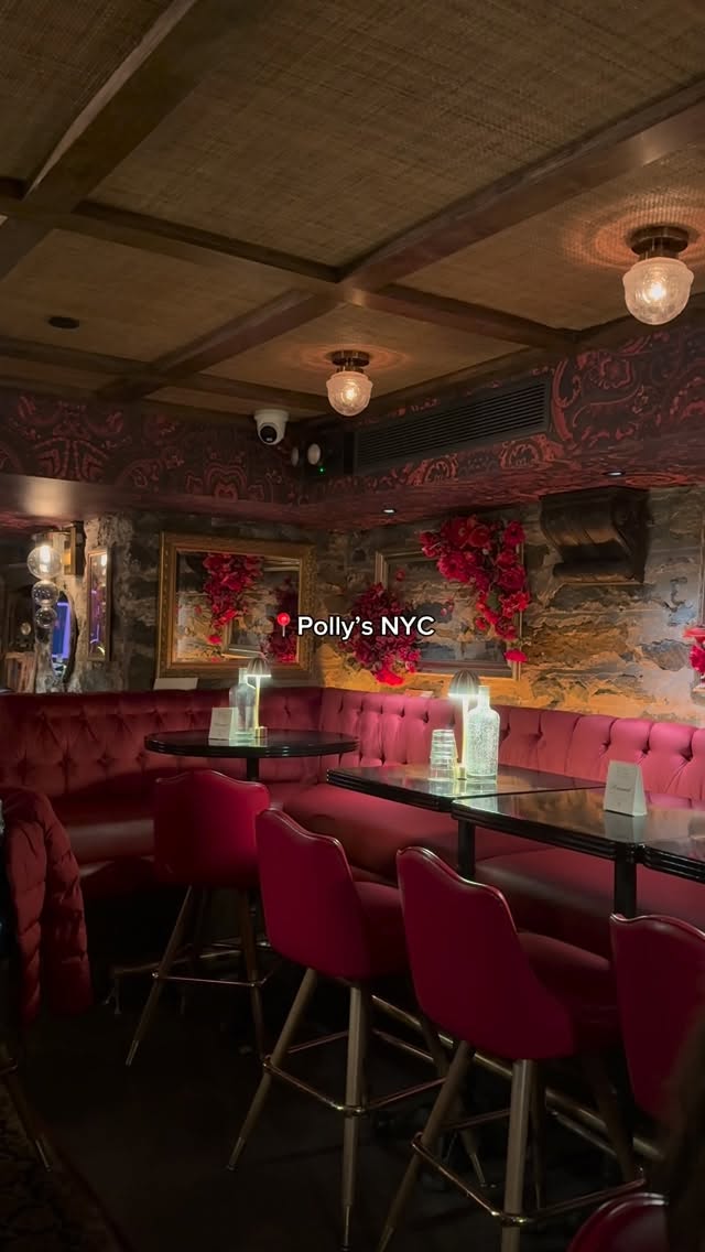 Polly's NYC: Midtown Speakeasy With Vintage Charm
