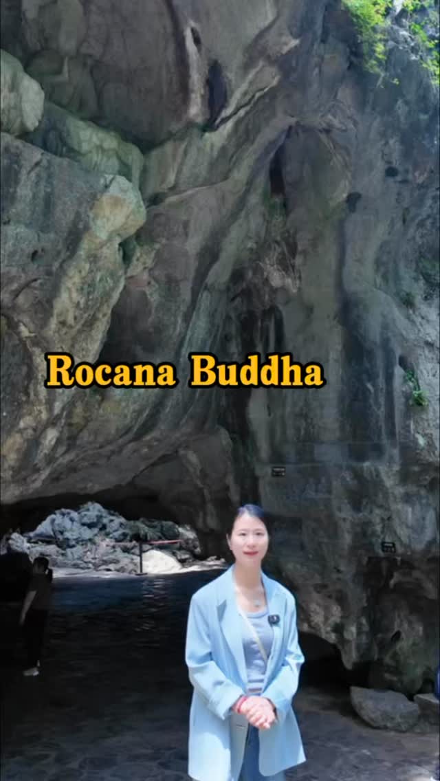 Lingyin Temple's Sambhogakaya Buddha Depictions