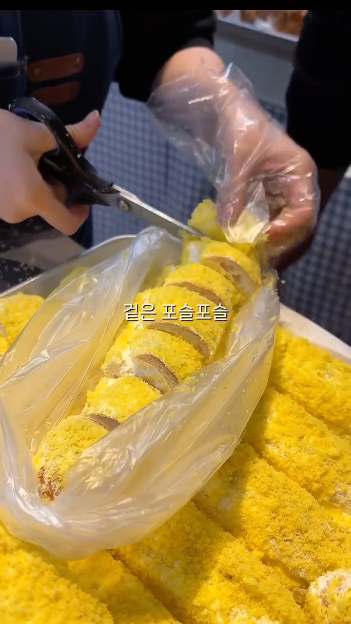 Busan's Cream Stick Bakeries With Chewy Bread