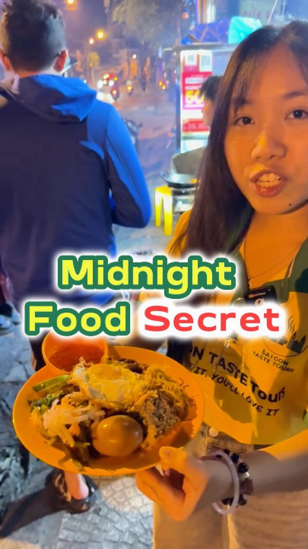Late-Night Saigon Eatery Serves Beloved Broken Rice
