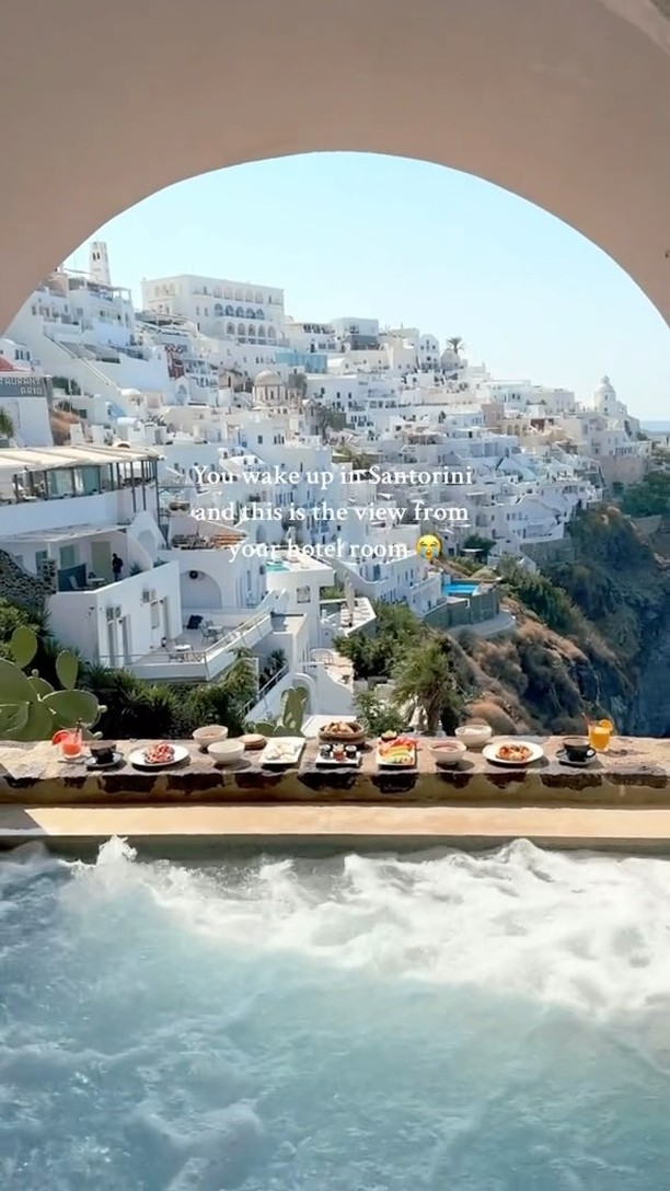 Santorini Villa Bordeaux Offers Stunning Views