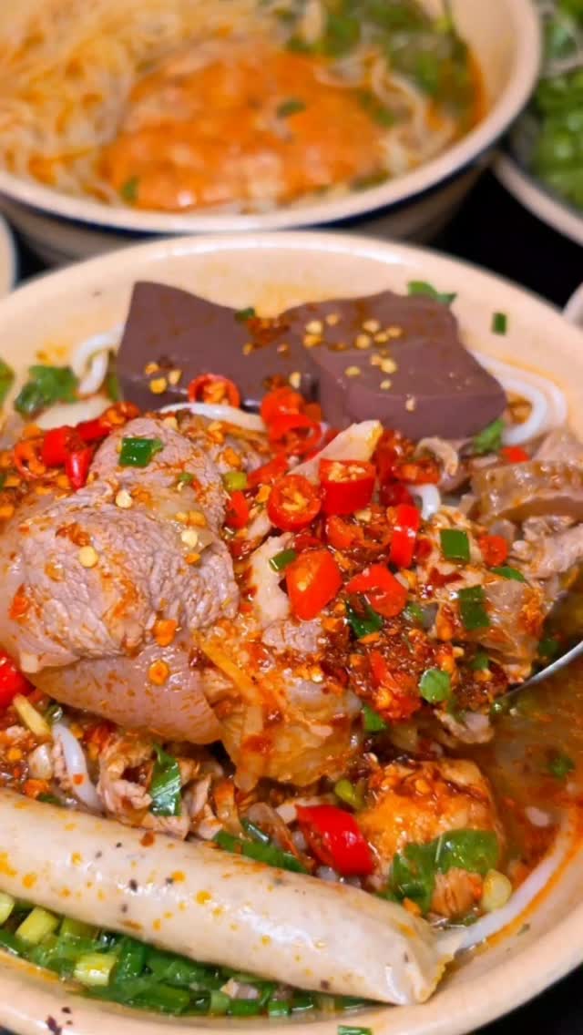 Bún Bò Huế O Ly's 30-Year Flavorful Bowl