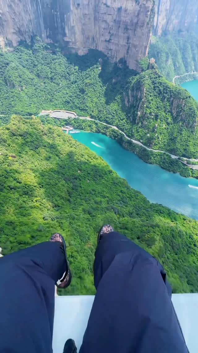 Panoramic Views of Taihang Mountains' Baoquan