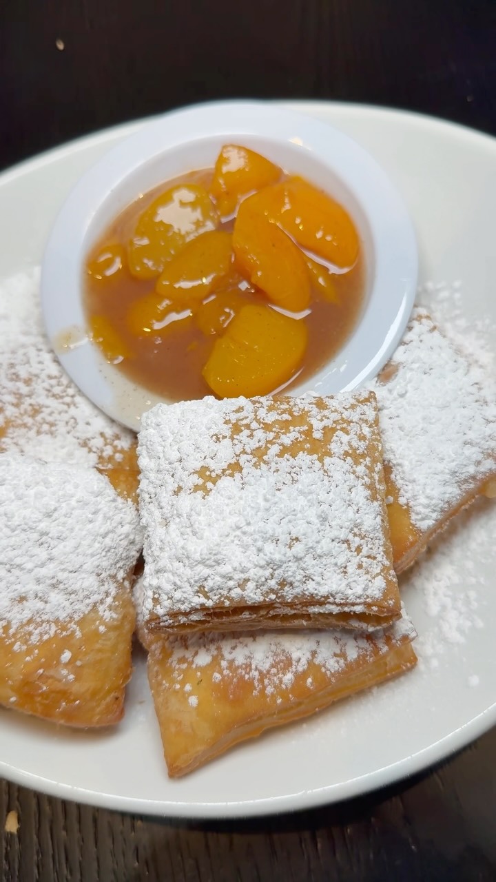 T's Brunch Bar: A Vibrant Eatery