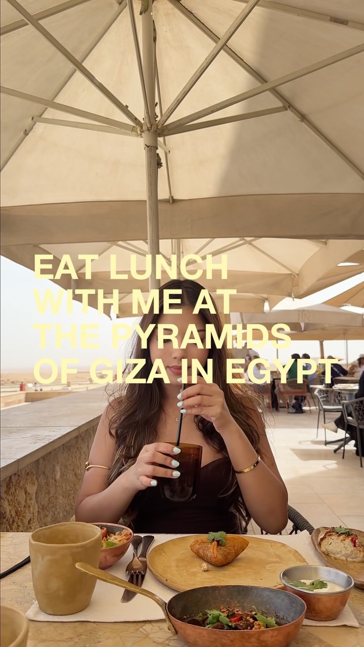 Pyramids Of Giza And Khufu's Restaurant