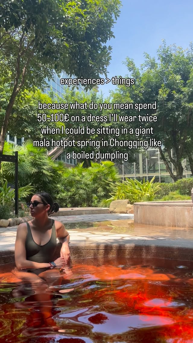 Chongqing's Mala Hotpot Hot Spring Experience