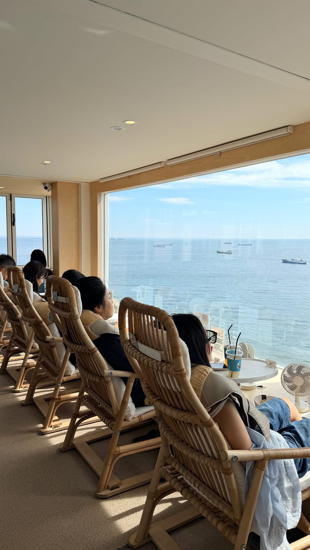 Busan Footbath Cafe Offers Heat Relief