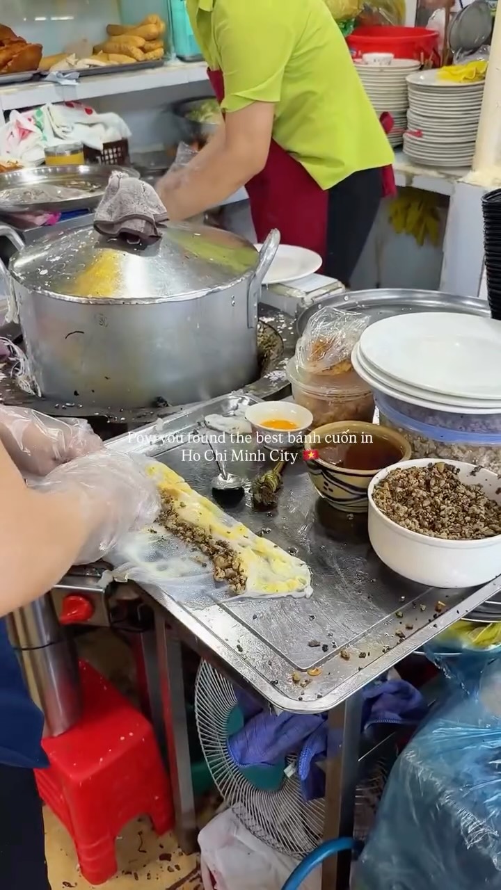 Ho Chi Minh City Markets Feature Banh Cuon