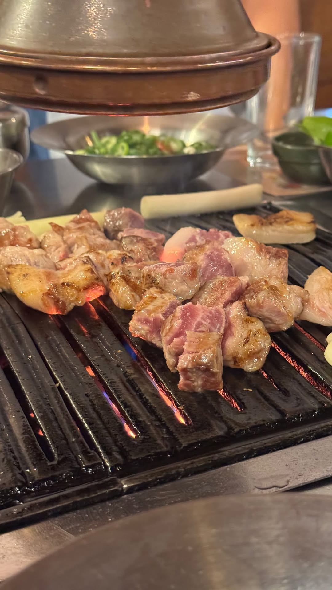 Two Popular Seoul Pork Barbecue Restaurants