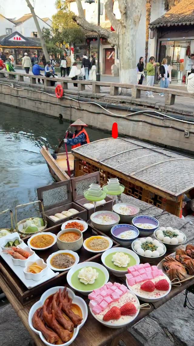 Pingjiang Road's Riverside Dining Experience