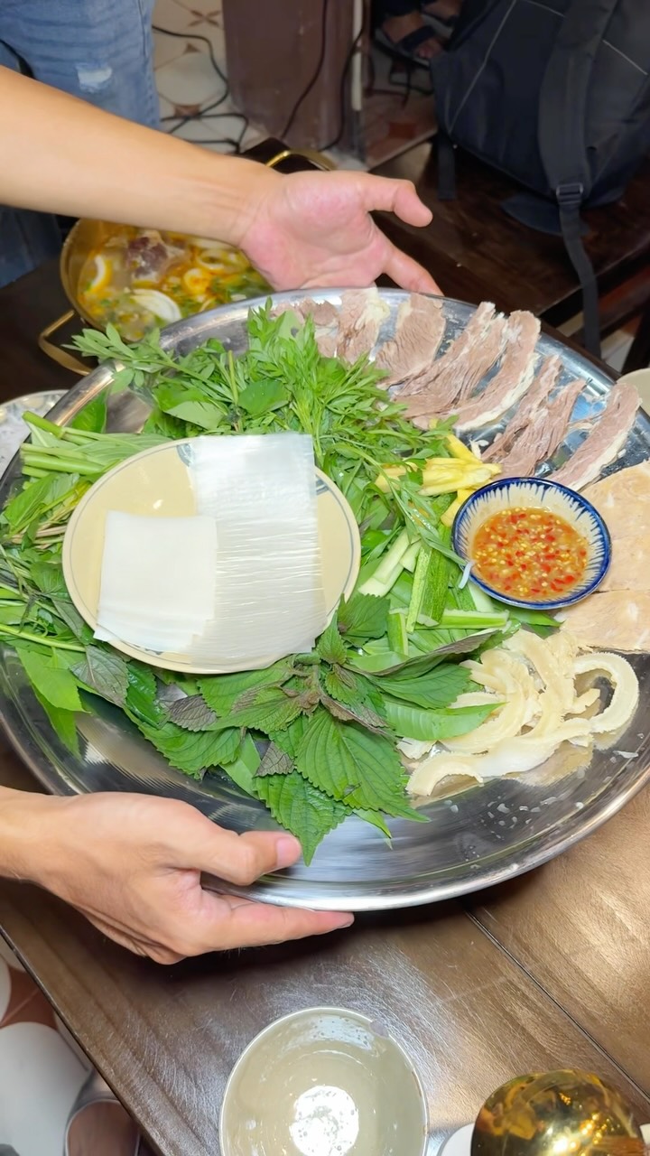 Bún Bò Hot Pot Restaurant Experience