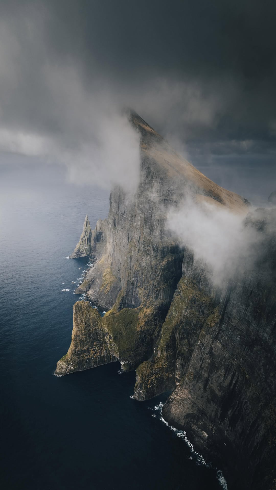 Mylingur Viewpoint: Wild Faroe Islands Scenery