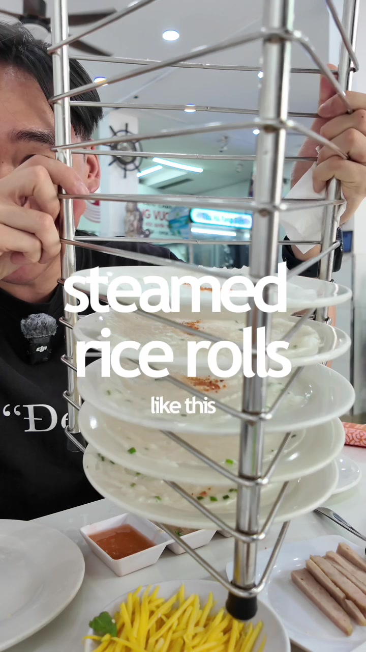 Steamed Rice Rolls With Meat And Peanut Sauce