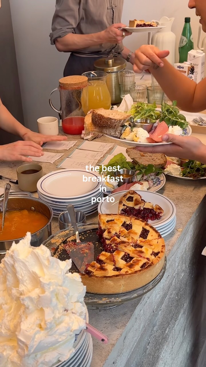 Porto's Top Breakfast Spot with Delicious Cherry Pie