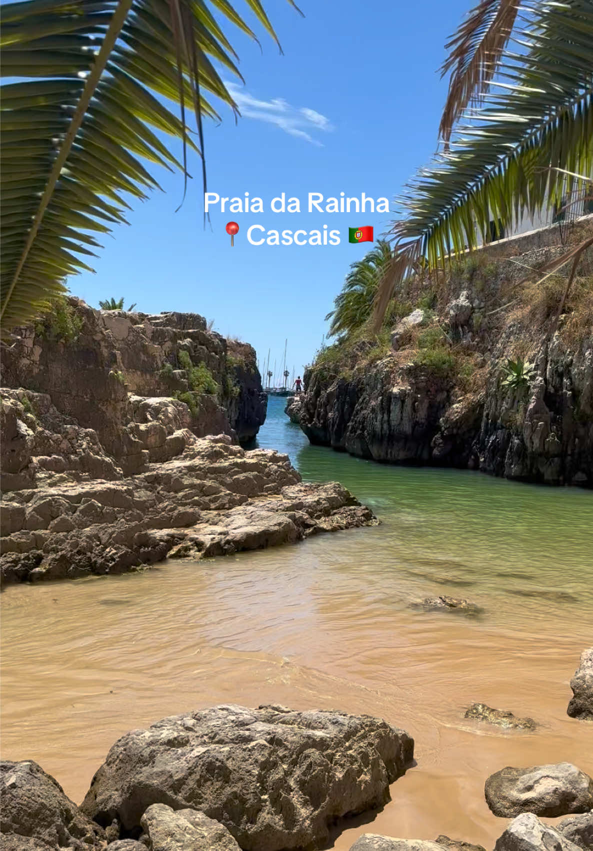 Praia da Rainha Beach Exploration