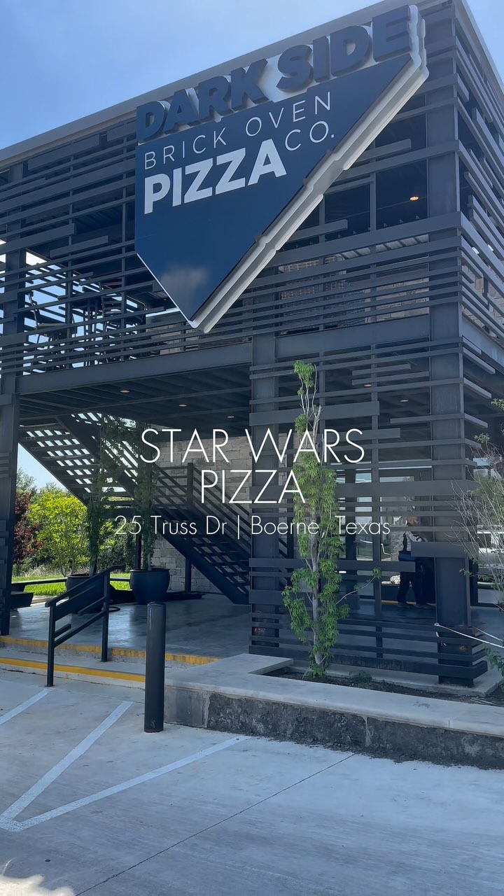 Star Wars-Themed Pizzeria Features Galactic Decor